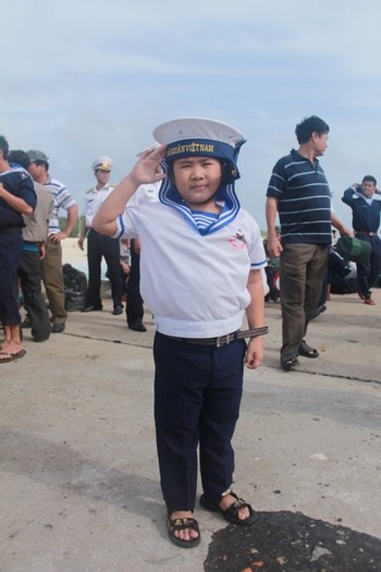 Gifts from mainland come to Truong Sa Island